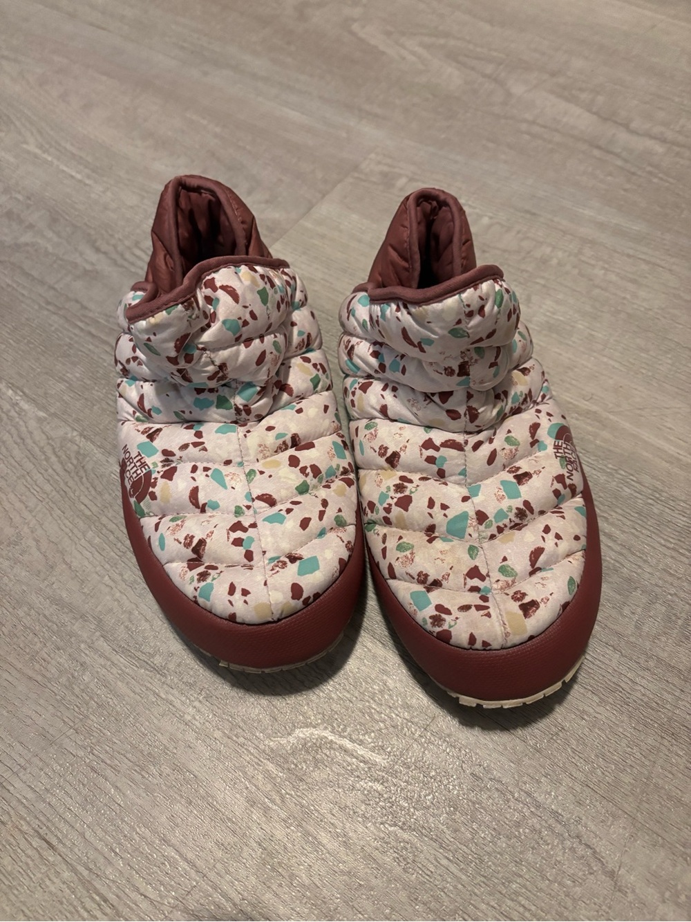 The North Face ThermoBall Traction Slippers Women's Sz 7 Mules Low Wine Teal